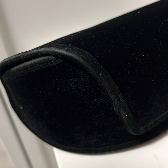 Marc by Marc Jacobs Black Velvet Large Sunglasses Case - Picture 7 of 7
